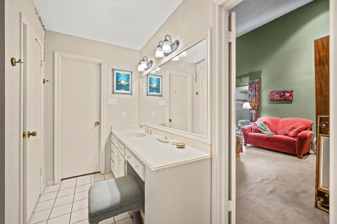 Photo of 1034 Coachlight Drive
