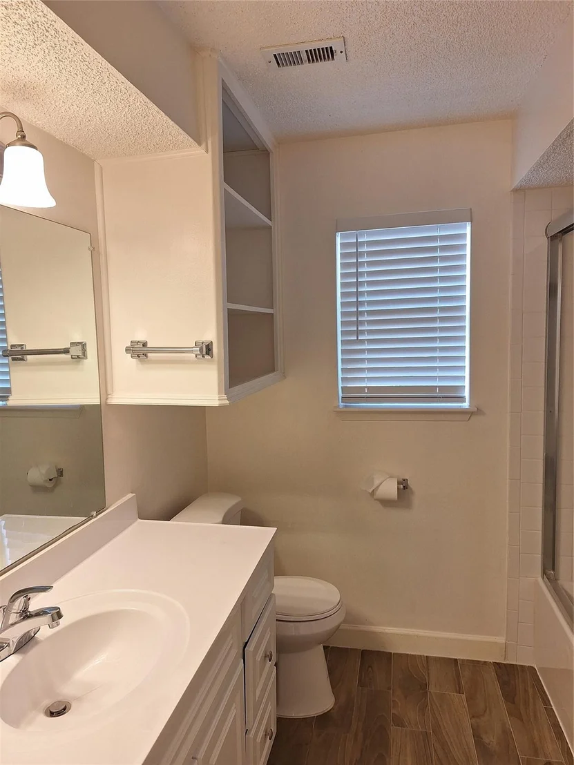 Photo of 4030 Knoll Glen Drive