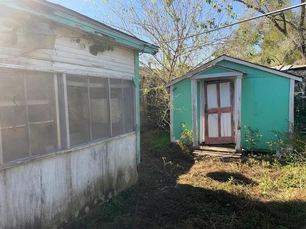 Photo of 7883 Hamlet Street