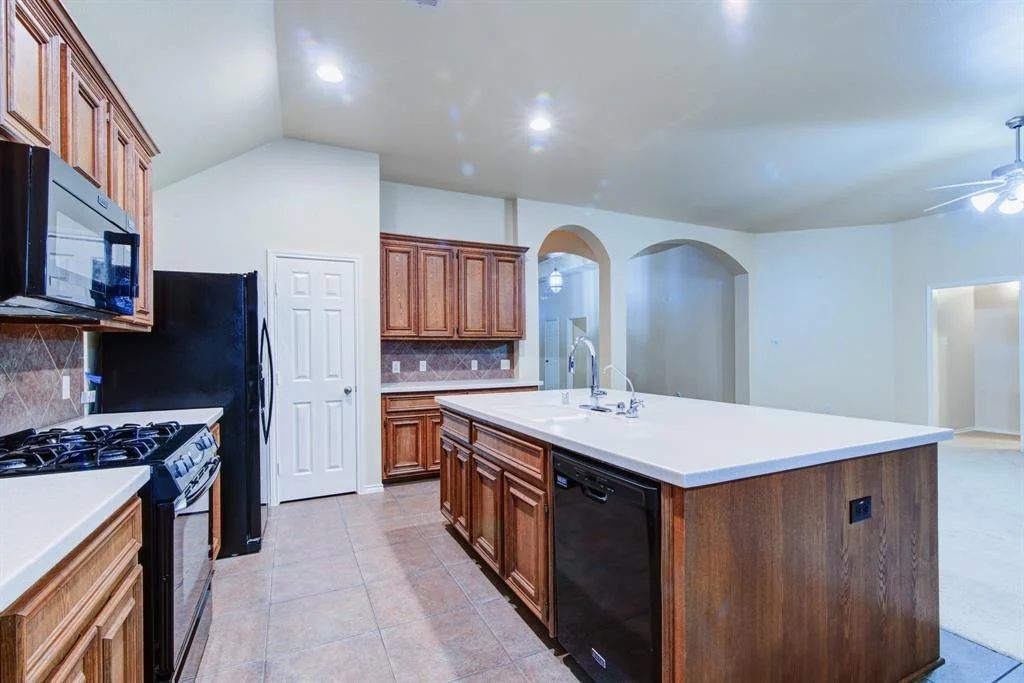 Photo of 421 Laddingford Lane
