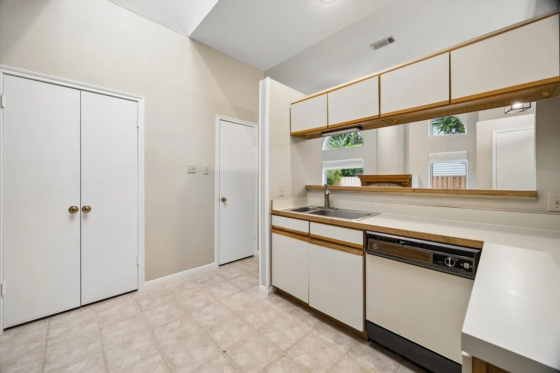 Photo of 46 Lakeridge Drive