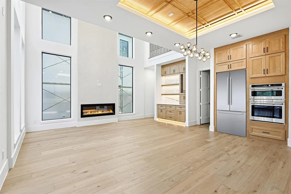 Photo of 635 Rolling Oaks