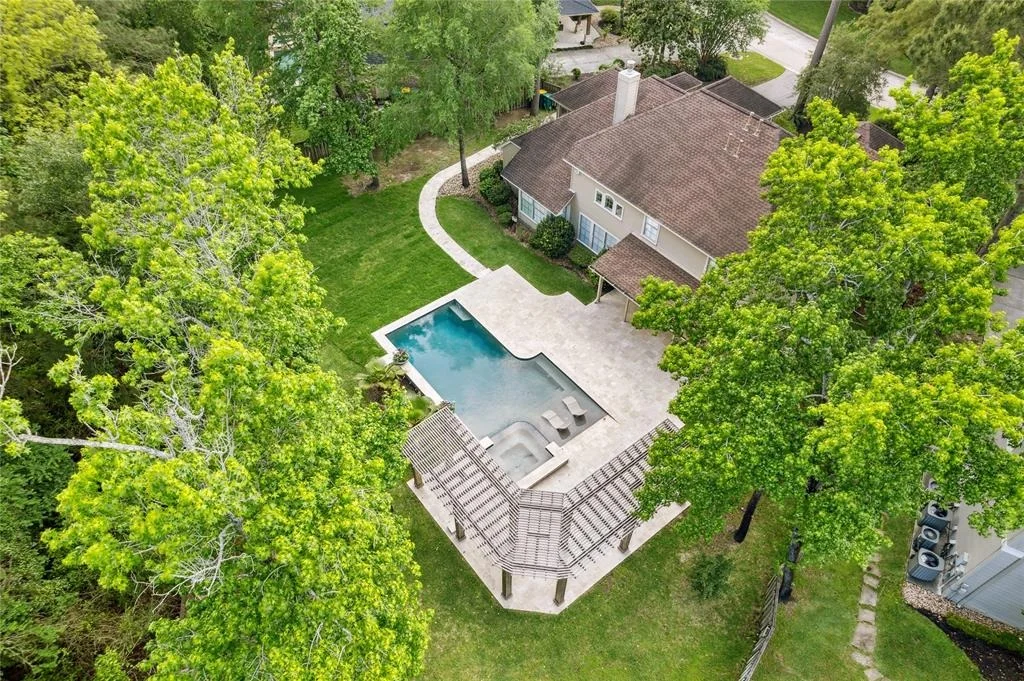 Photo of 74 E Beckonvale Circle