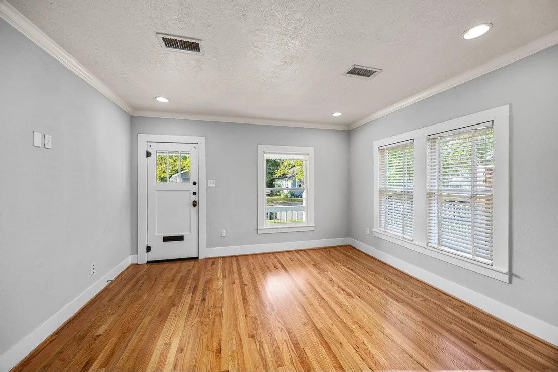 Photo of 1131 Walling Street