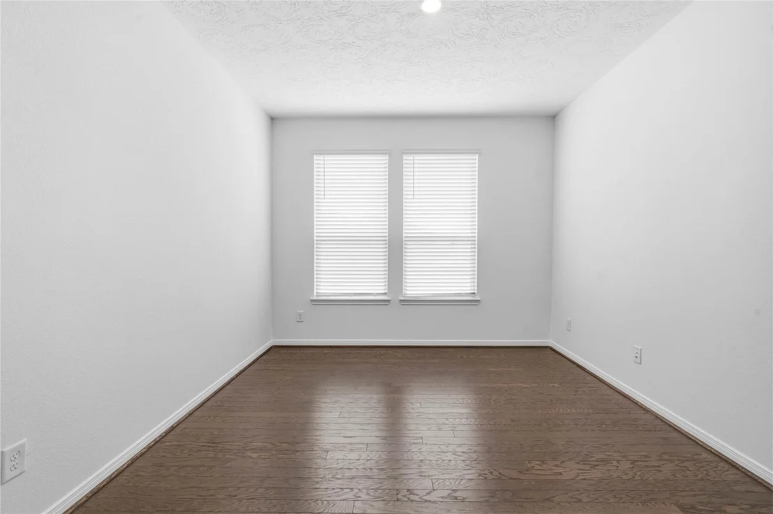 Photo of 4805 Seven Oaks Lane