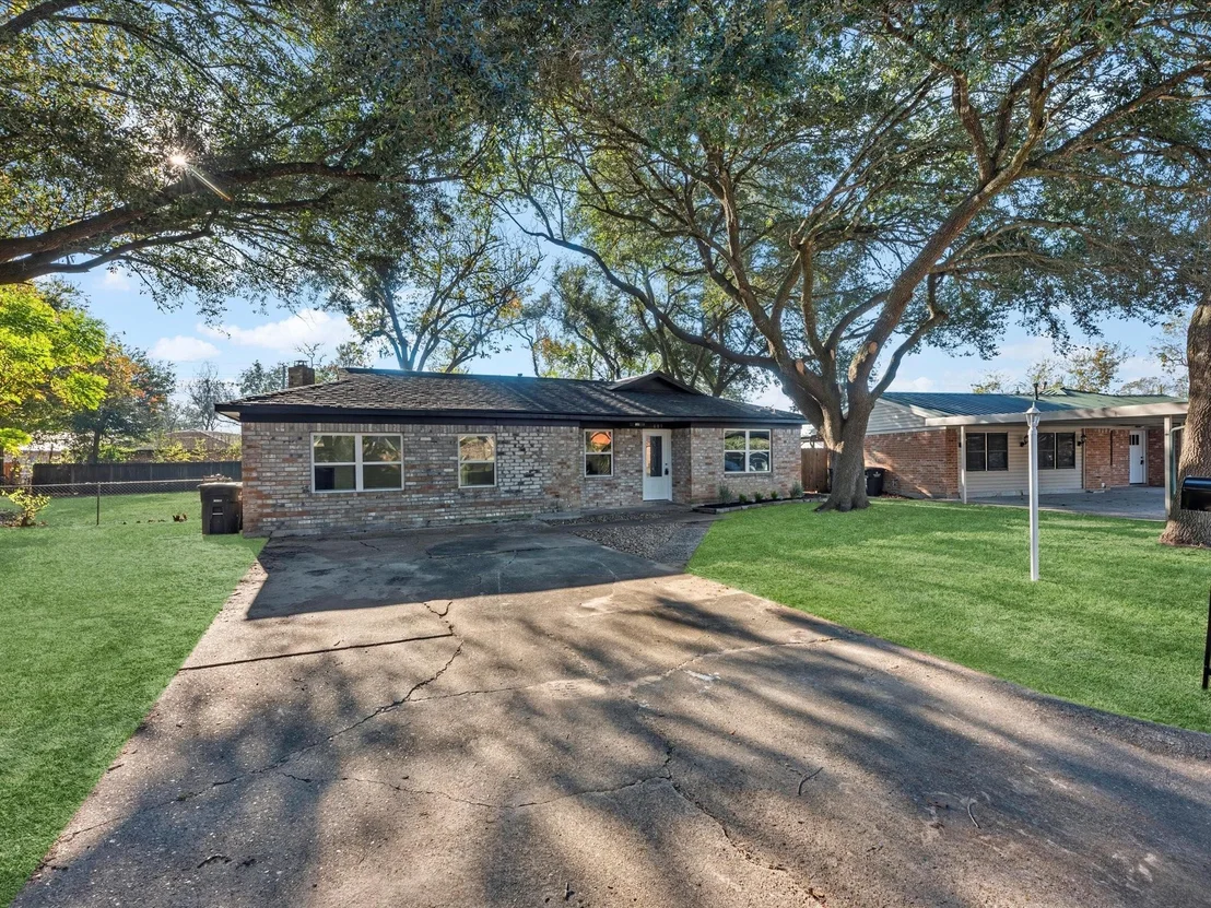 Photo of 609 Debbie Lane