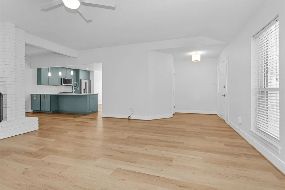 Photo of 147 E Pathfinders Circle
