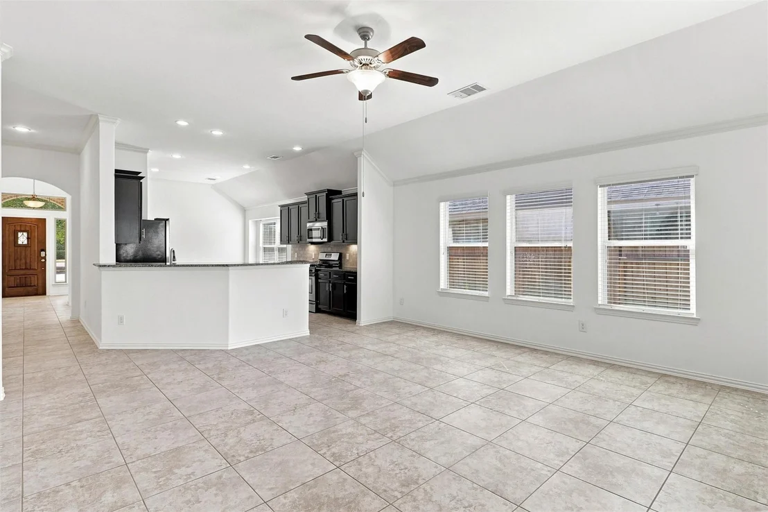 Photo of 637 Maple Point Drive E