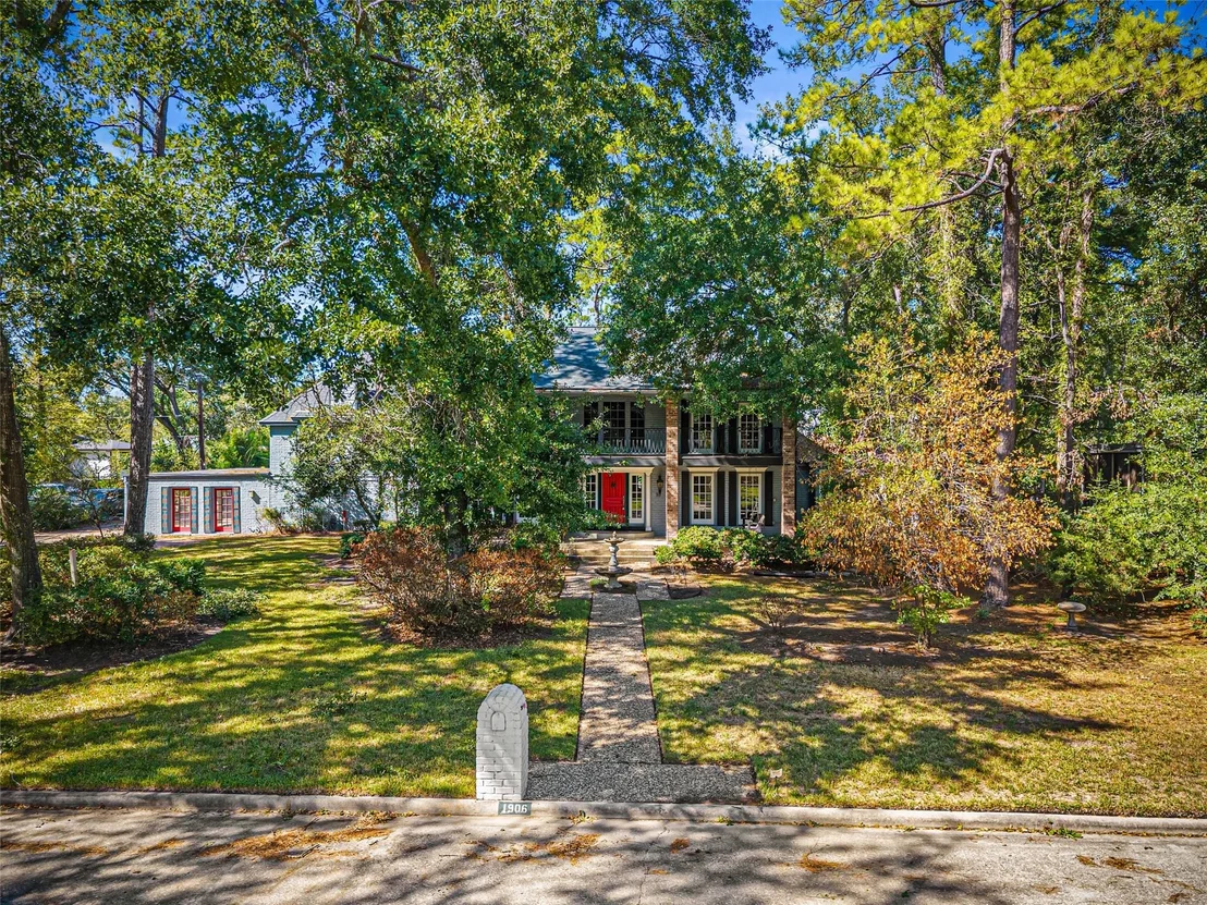 Photo of 1906 Castlerock Drive
