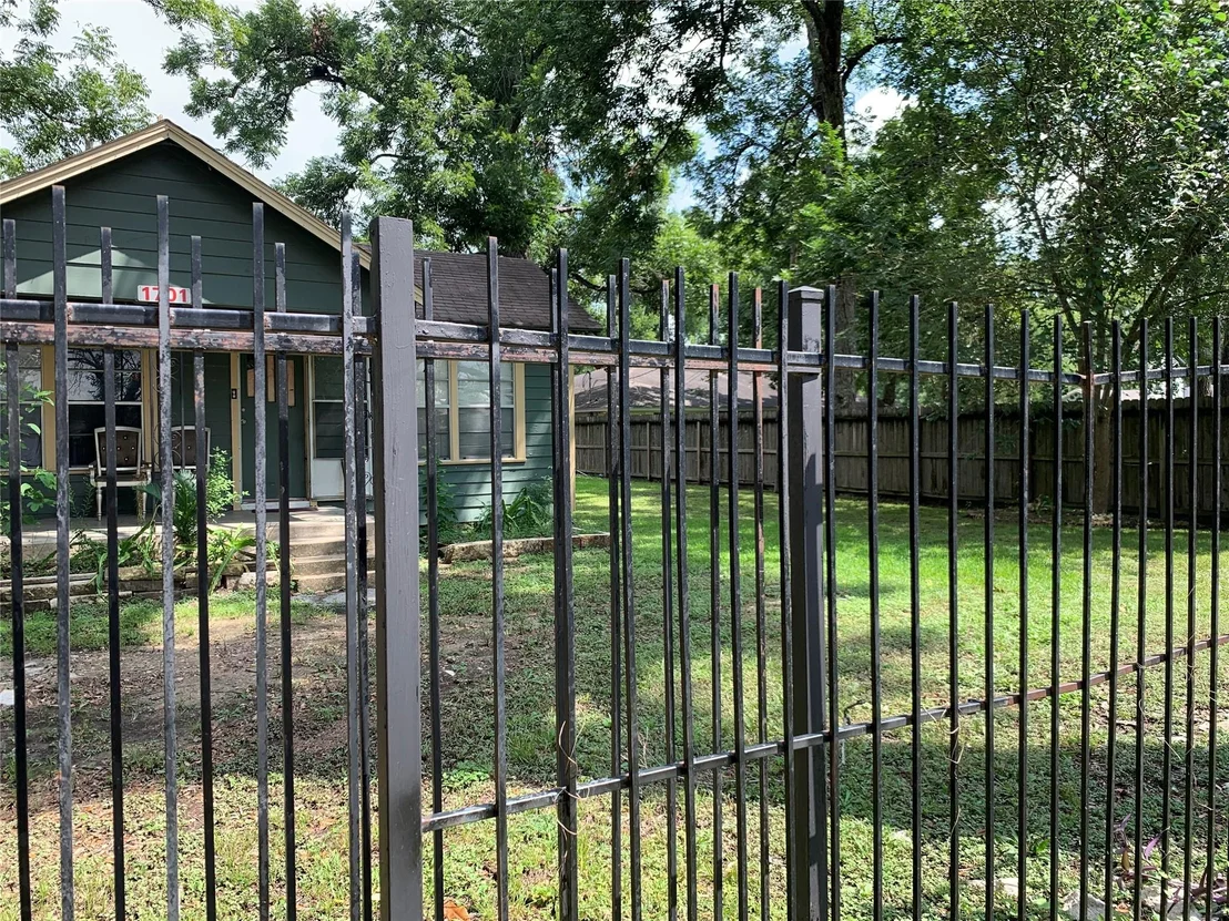 Photo of 1701 Priest Drive