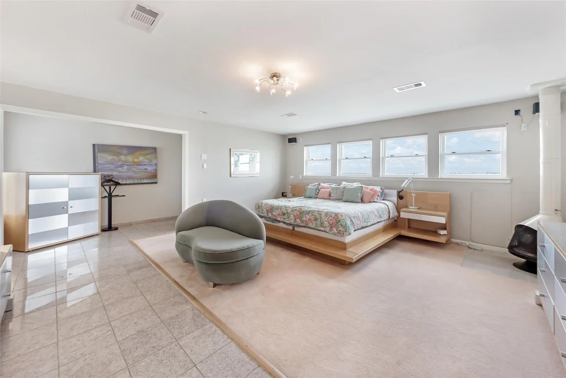 Photo of 1334 Outrigger