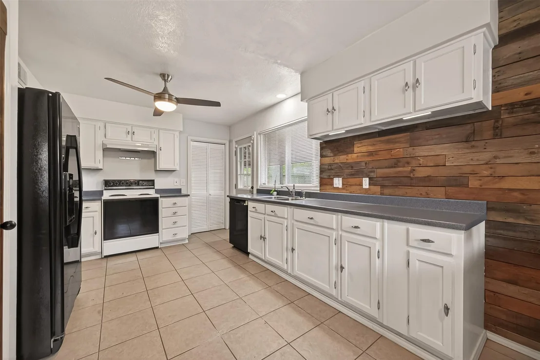 Photo of 10014 Walnut Glen Drive