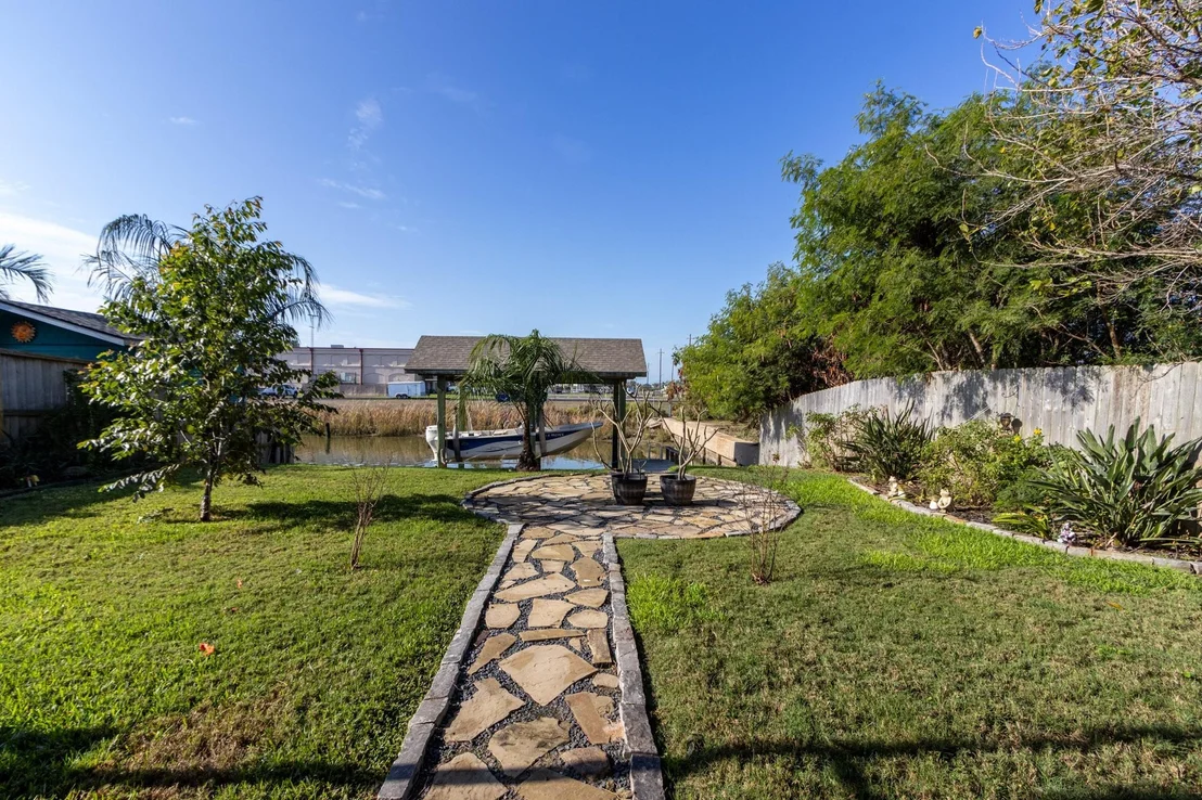 Photo of 1003 Commodore Drive
