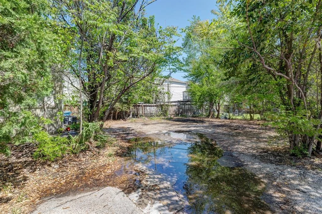 Photo of 1203 Waugh Drive