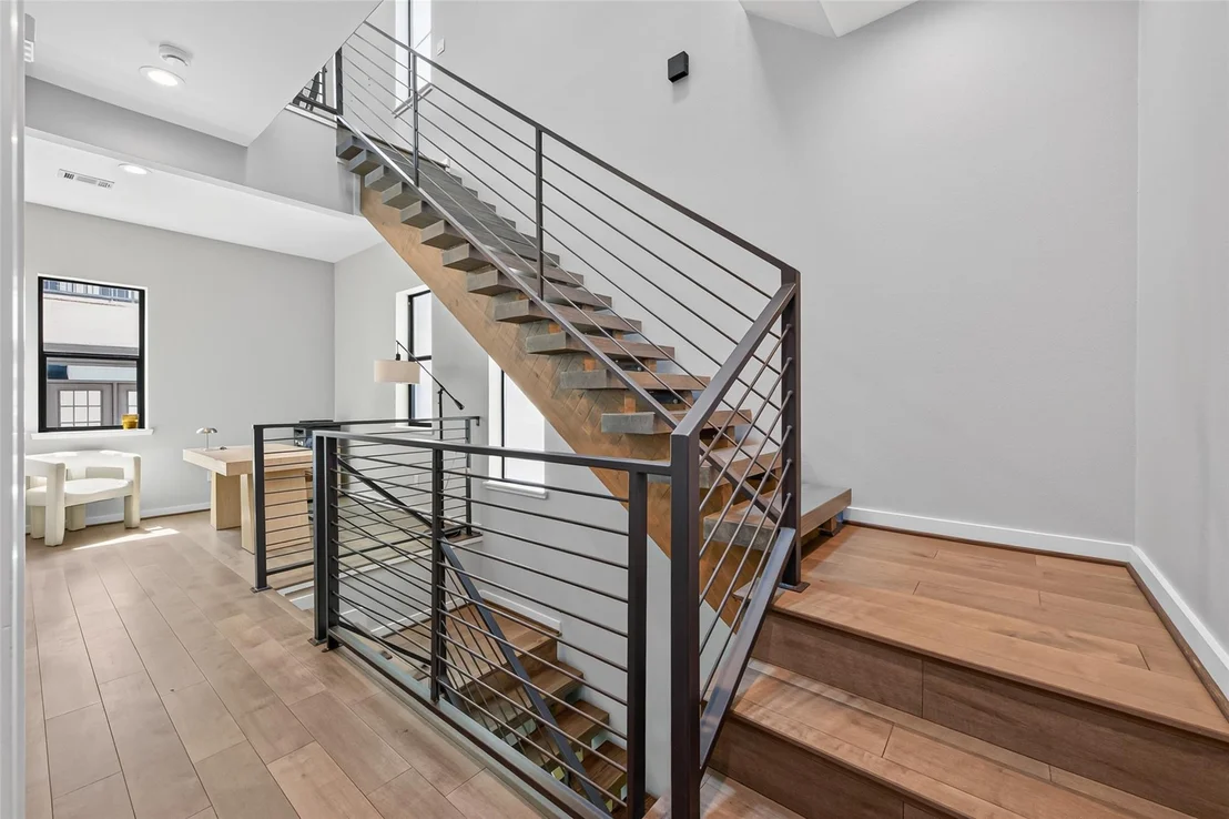 Photo of 607 Memorial Heights Drive