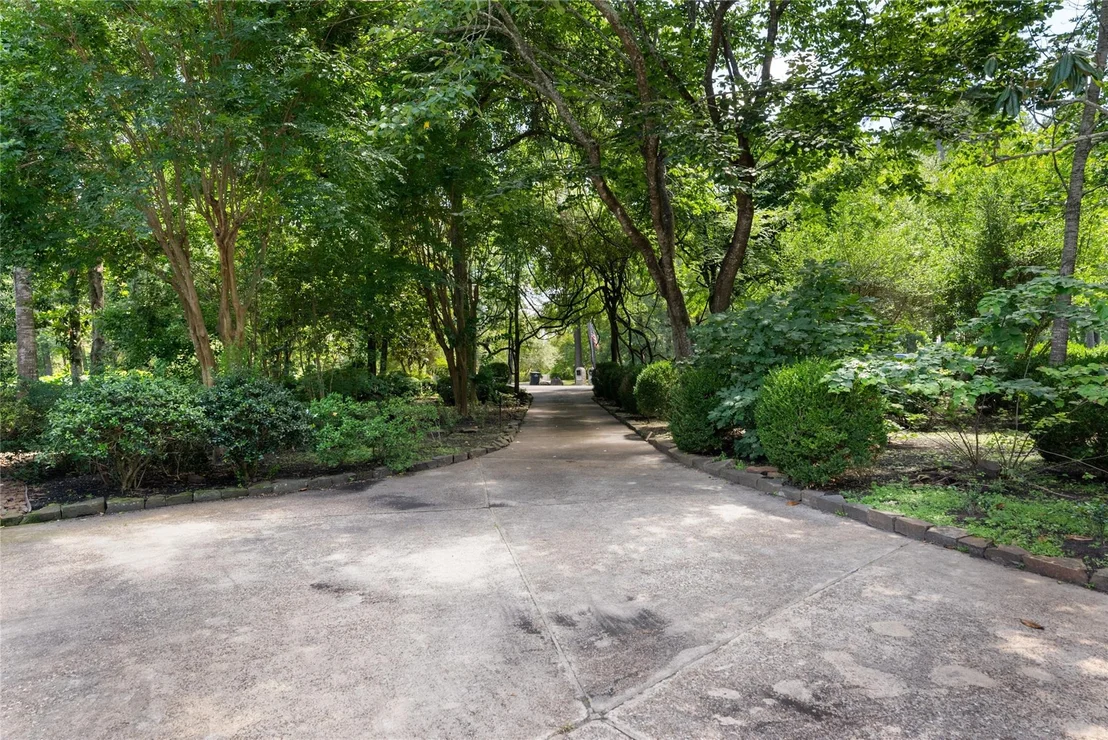 Photo of 15585 Bedford Lane
