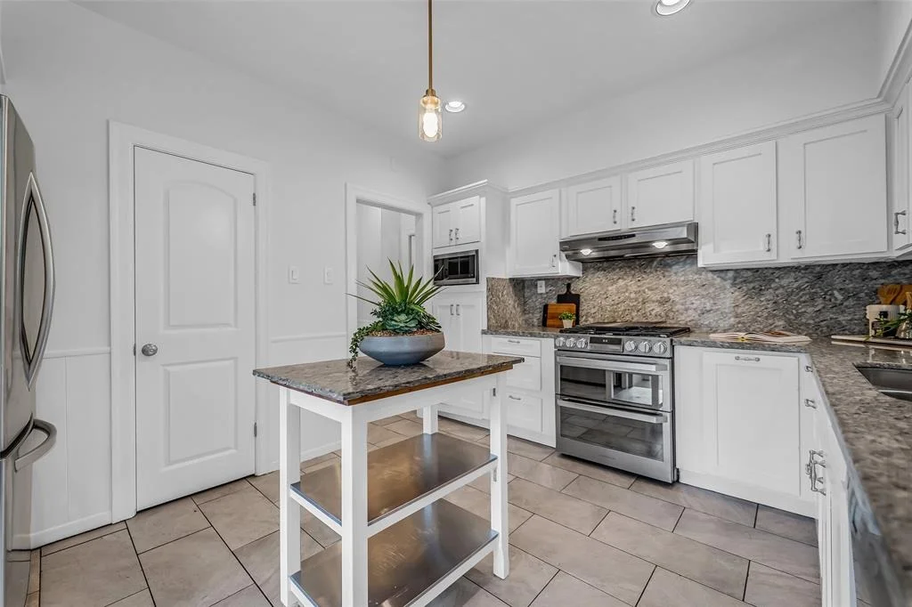 Photo of 2539 Addison Road