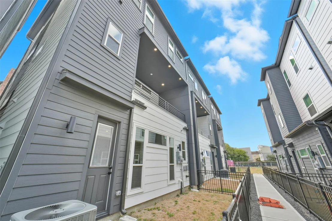 Photo of 3006 Lamar Street
