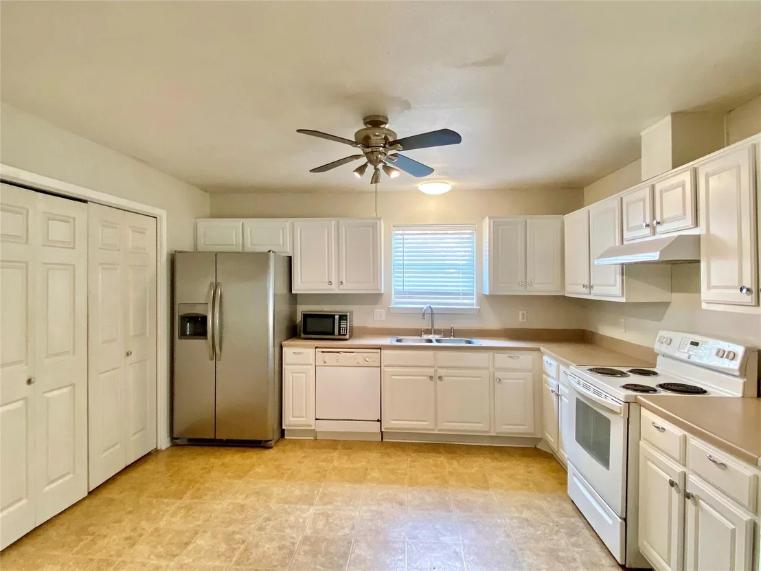 Photo of 715 Lakeview Drive