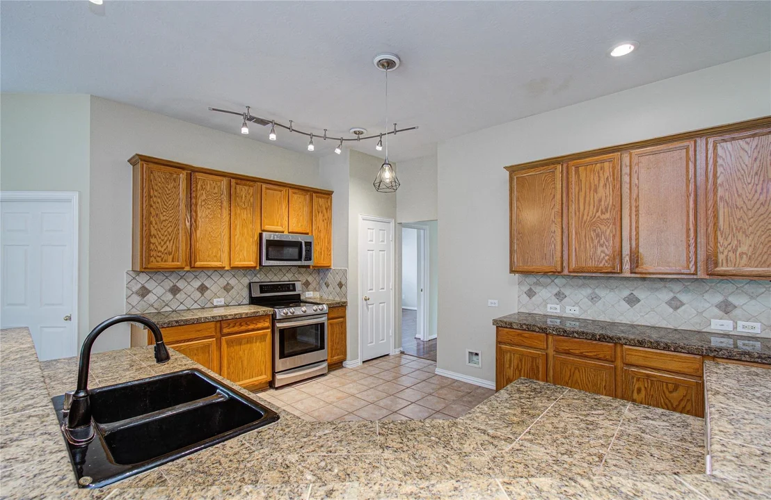 Photo of 18223 Heathridge Lane