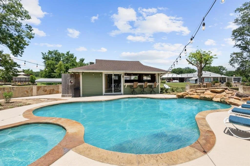 Photo of 11008 Hillside Drive