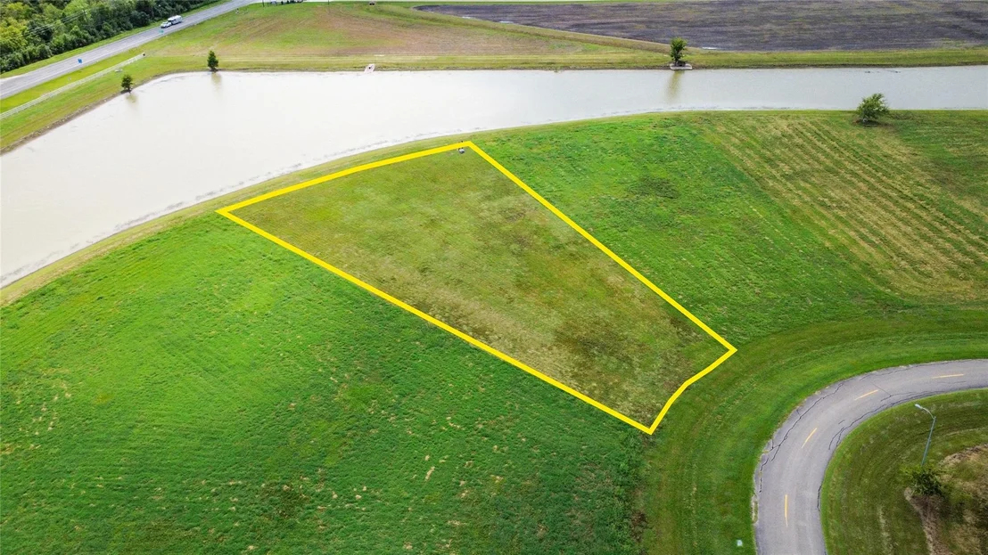 Photo of 1302 Lakeland Circle