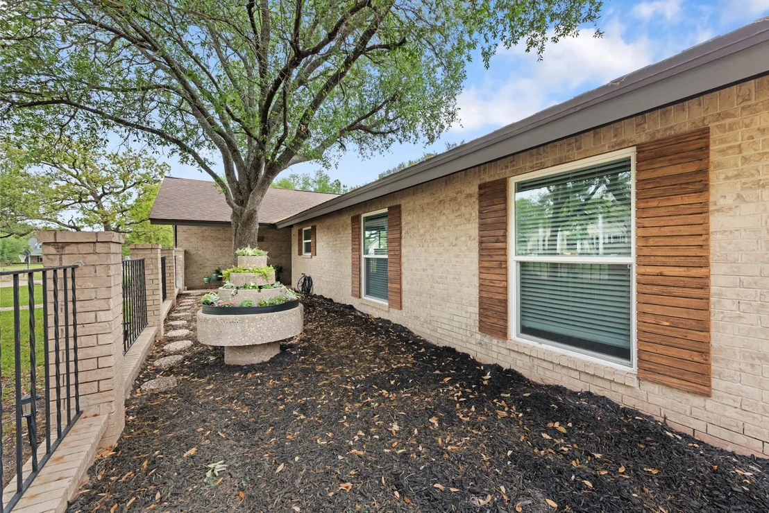 Photo of 2512 Towering Oaks Drive