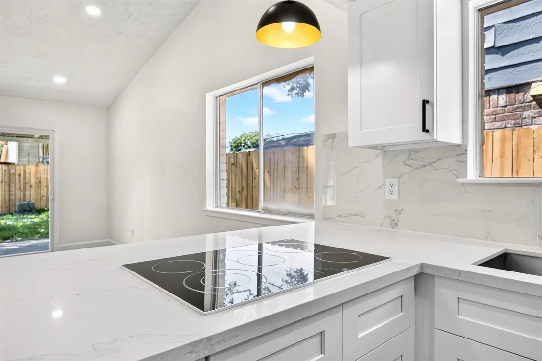 Photo of 8515 Rivercross Road
