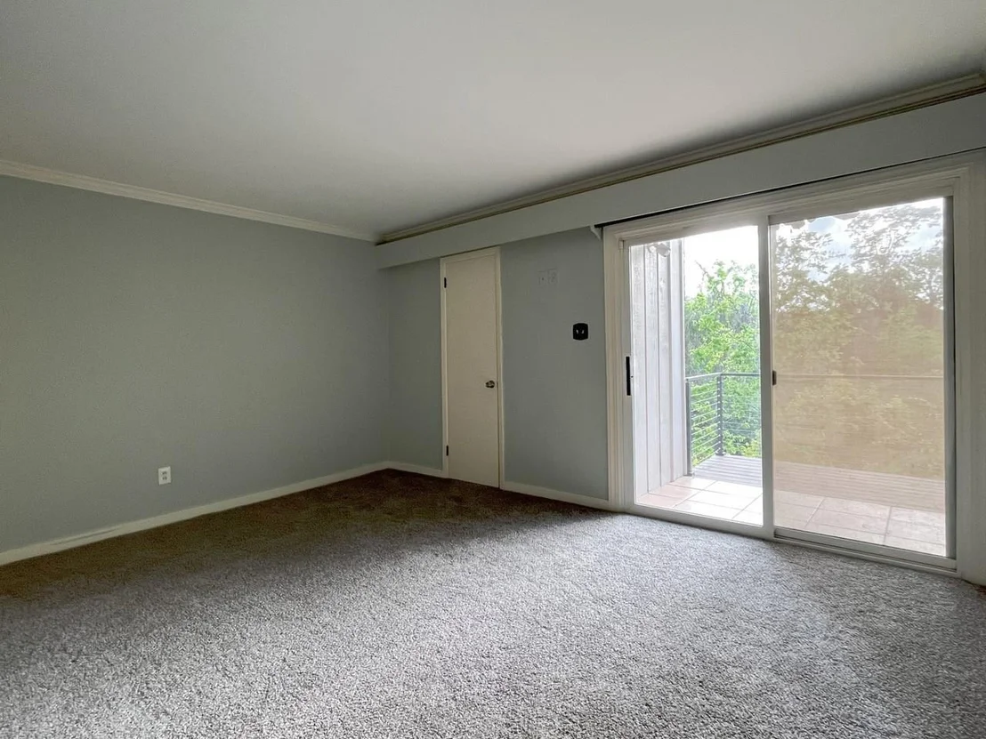 Photo of Unit 17 at 8211 Katy Freeway