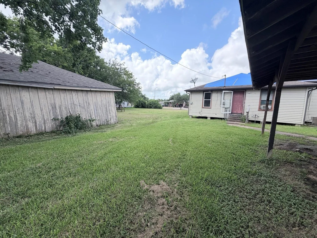 Photo of 419 W 2nd Street