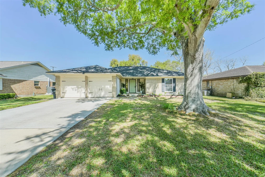 Photo of 323 Coventry Lane