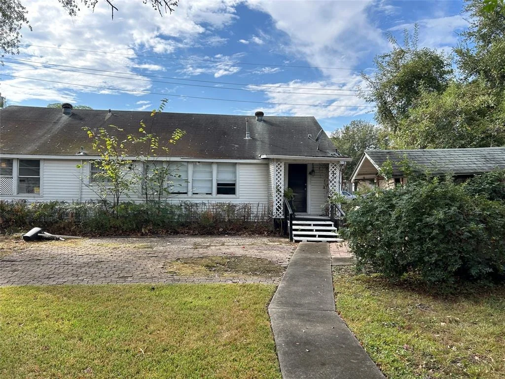 Photo of 1402 East Avenue