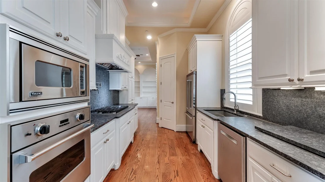 Photo of Unit E at 1700 Sunset Boulevard
