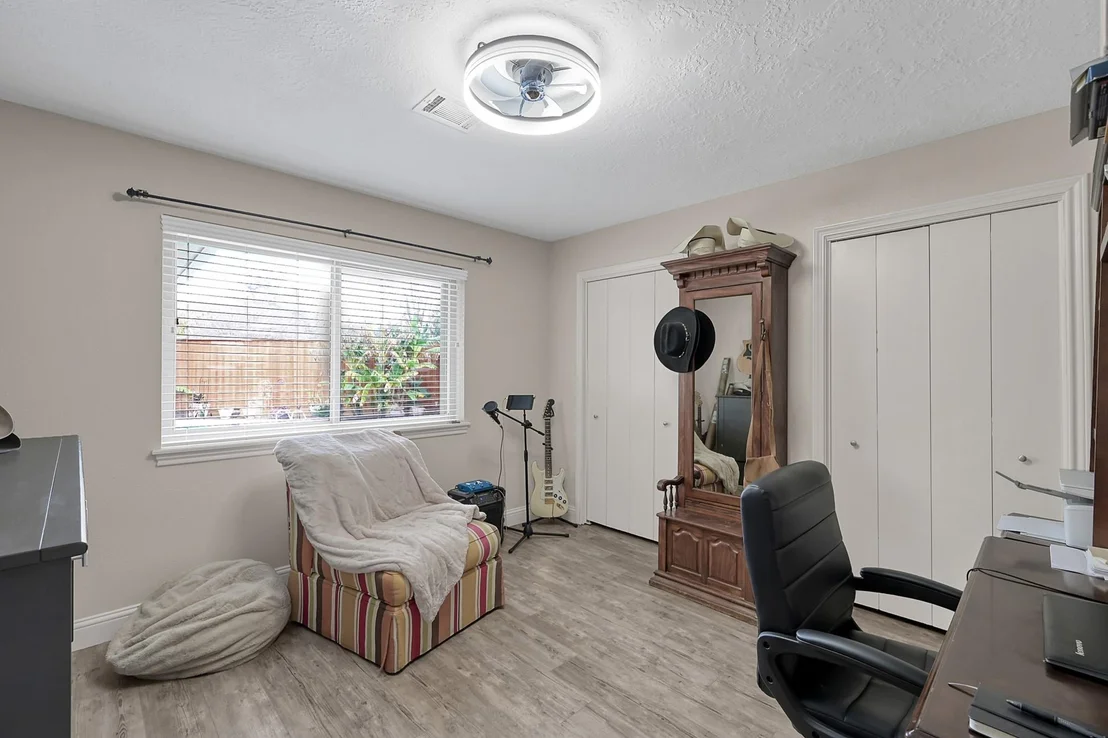 Photo of 8 Cambridge Circle