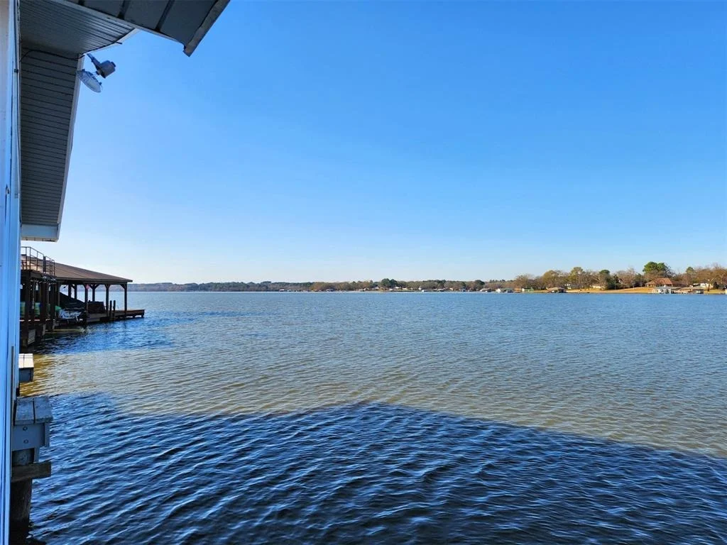 Photo of 15490 Lakeside Drive