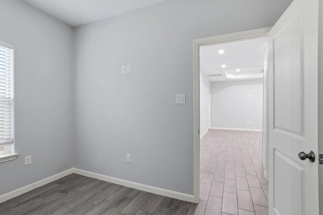 Photo of 16919 Balmoral
