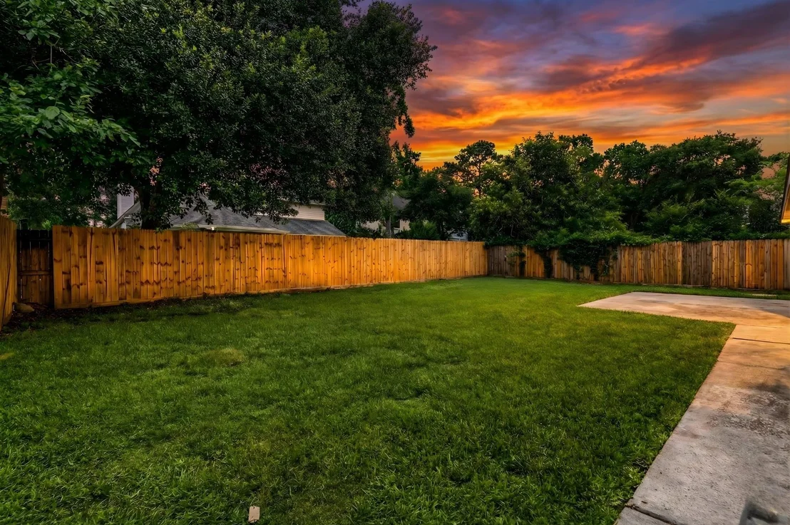 Photo of 327 Brompton Court
