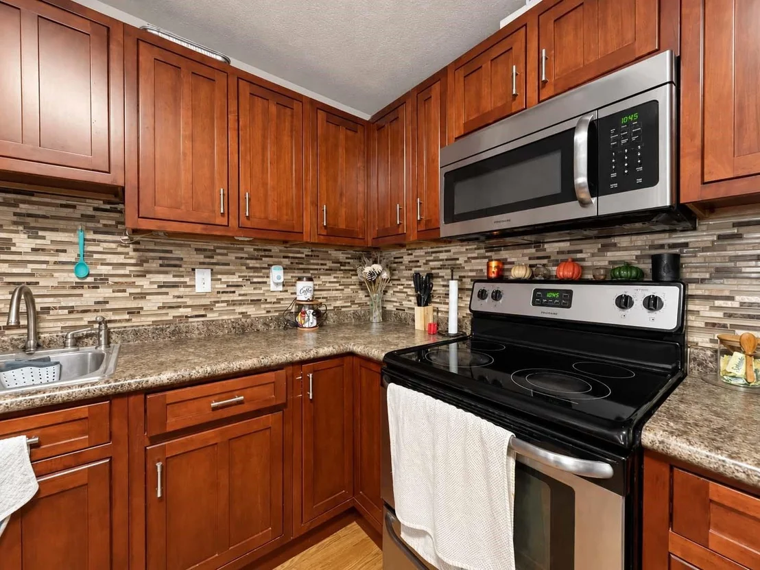 Photo of 828 Robinson Road