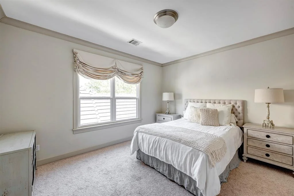 Photo of 702 Mulberry Lane