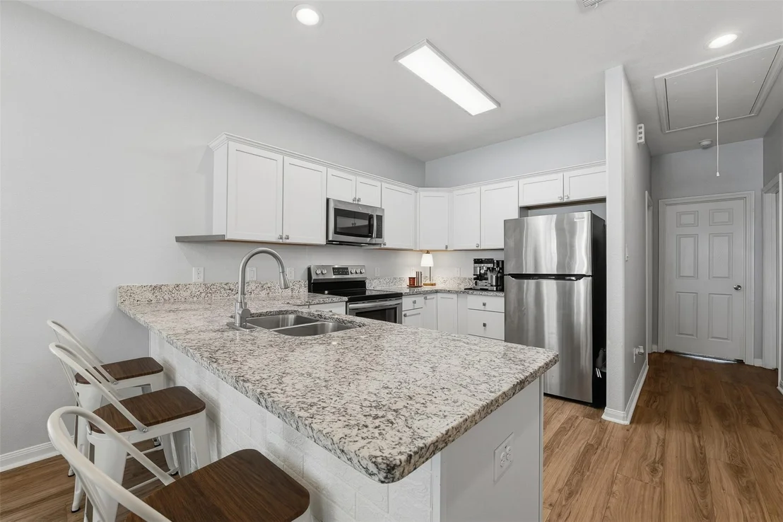 Photo of 16879 Balmoral