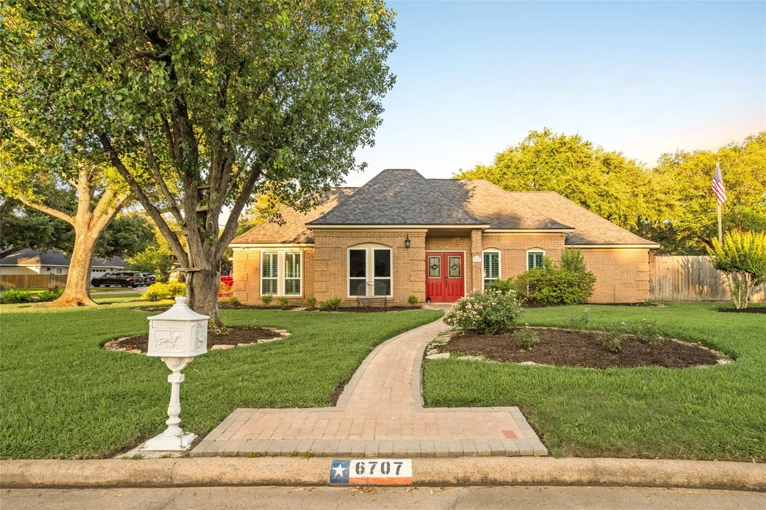 Photo of 6707 Cedar Street