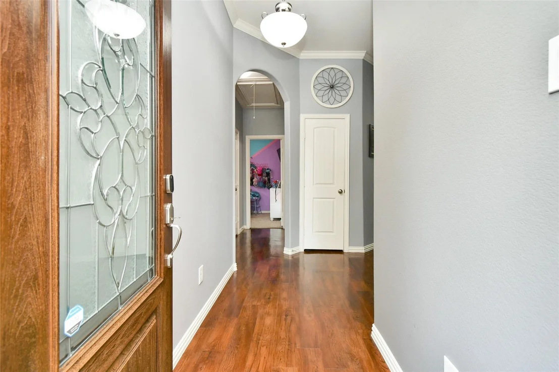 Photo of 652 Maple Point Drive E