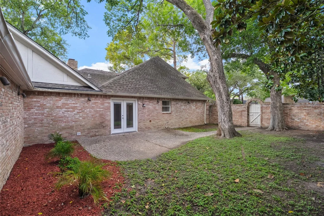 Photo of 903 Crossroads Drive
