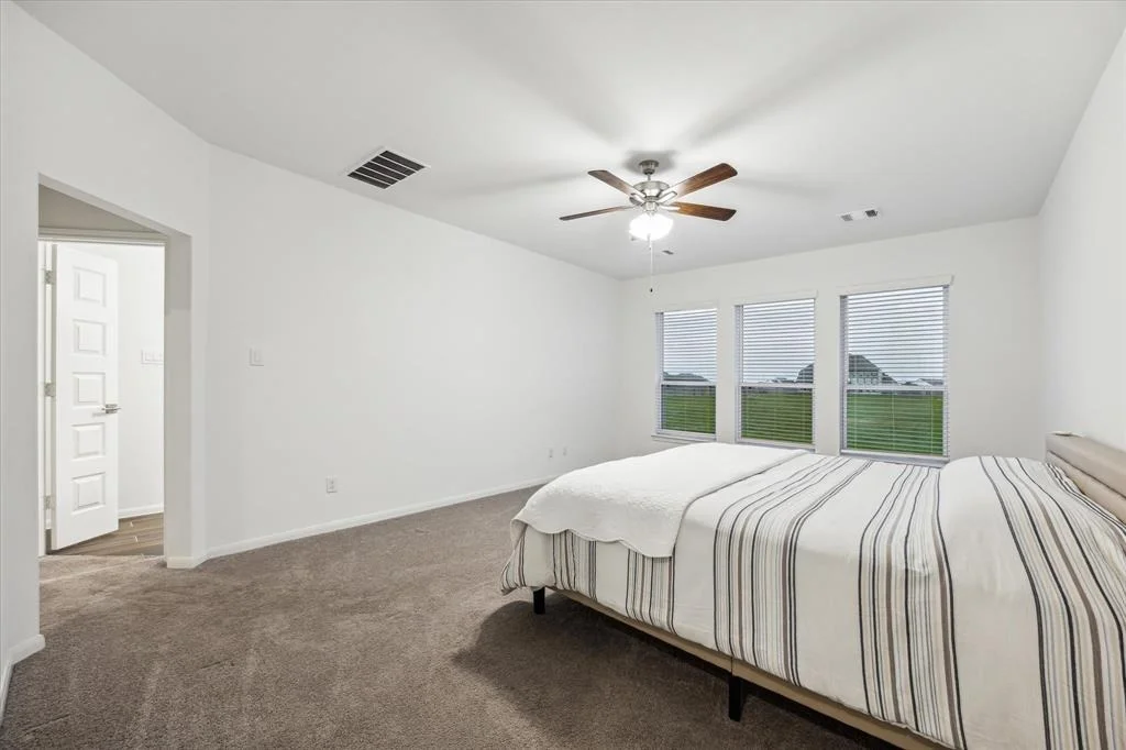 Photo of 4033 Edgewater Terrace Lane