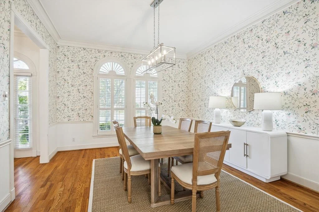 Photo of 2537 Addison Road