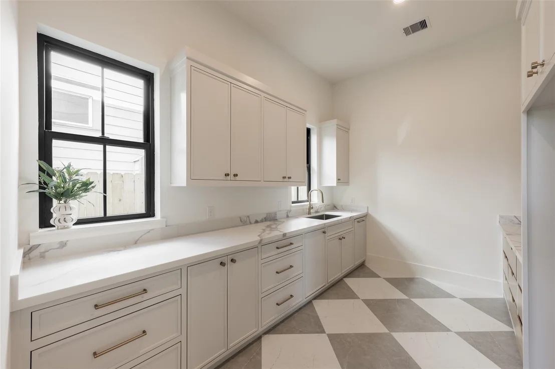 Photo of 1241 Du Barry Lane