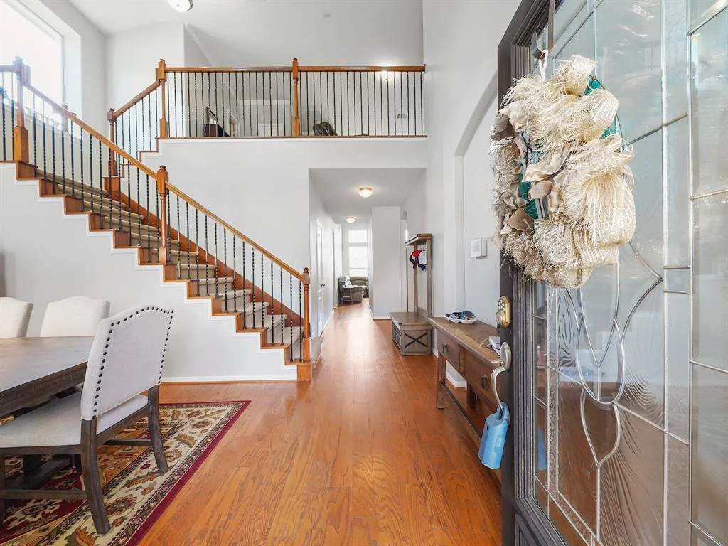Photo of 25959 Ravenside Drive