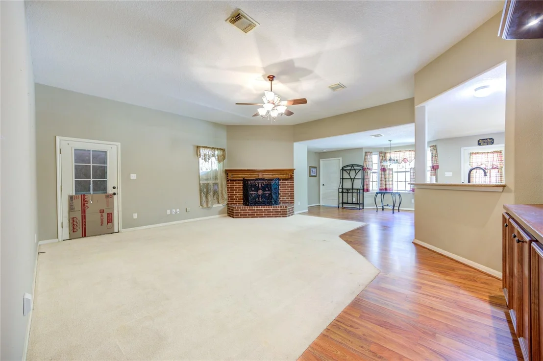 Photo of 391 Skipper Lane