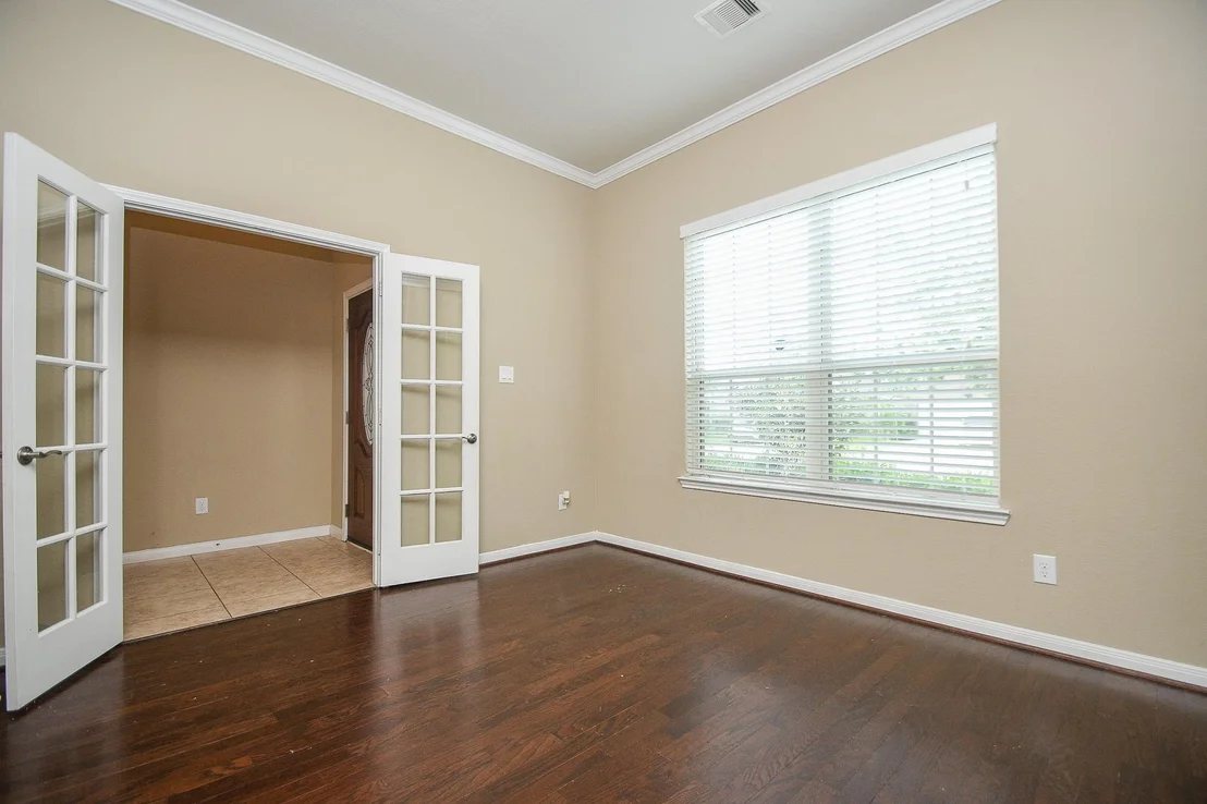 Photo of 4819 Oak Rambling Drive