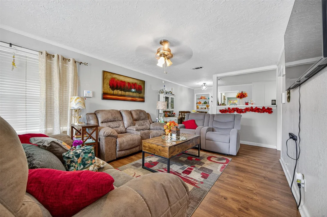 Photo of 702 Churchill Drive